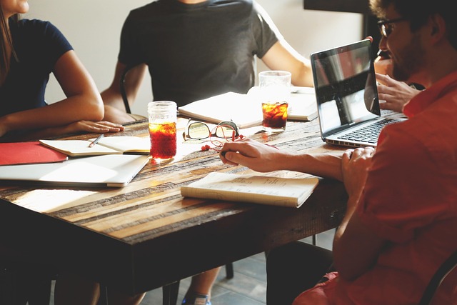 Rédiger une lettre de motivation efficace pour un poste de chargé de recrutement en 2025